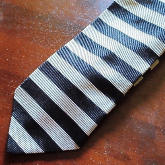 Bruno PIATTELLI Black and Silver Striped Silk Tie - Picture 3 of 4